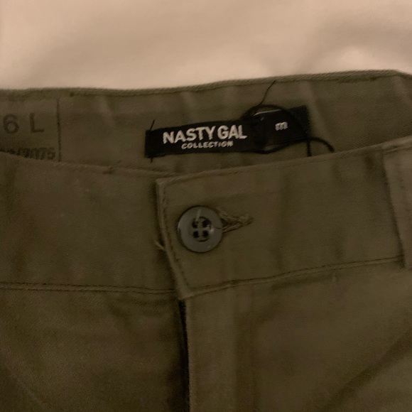NEVER WORN CARGOS NASTY GAL - Picture 5 of 8